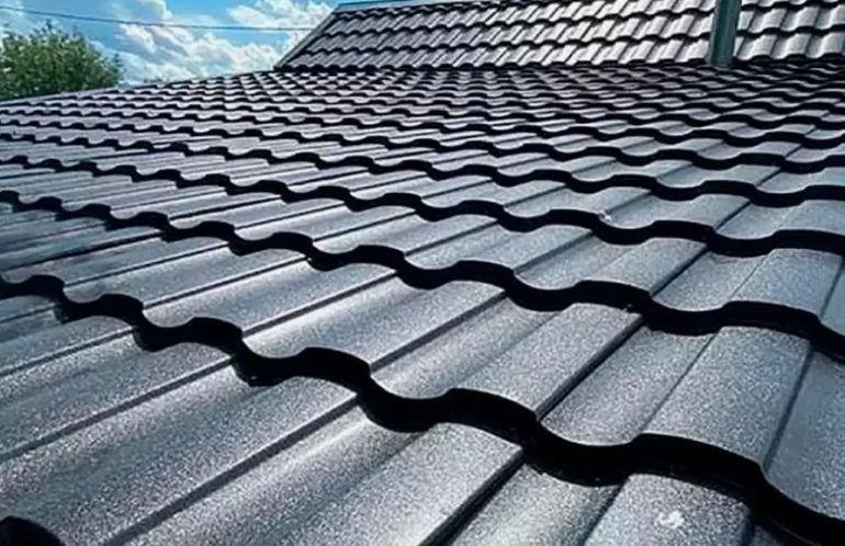 Долговечность и уход за кровлей из металлочерепицы