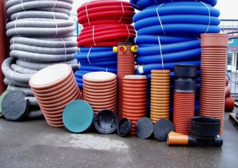 Пластиковые или металлические гофротрубы: что выбрать для электрики, канализации и дренажа