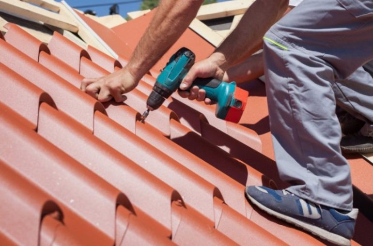 Этапы монтажа кровли частного дома: пошаговое руководство для владельцев